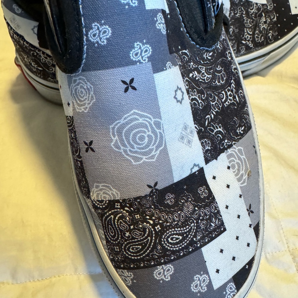 Women’s Sz. 8 Vans Slide On, Custom Design - image 3